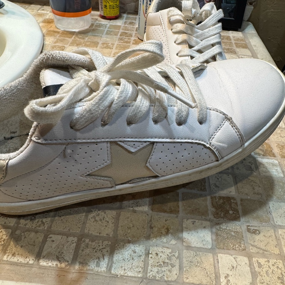 Steve Madden White and Tan Star Sneakers - Picture 4 of 5